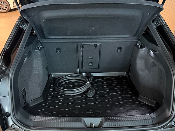 Volkswagen ID.4 3 of 5