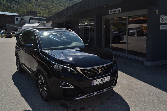 Peugeot 3008 2 of 5