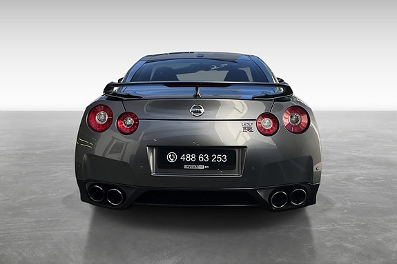 Nissan GT-R 5 of 5