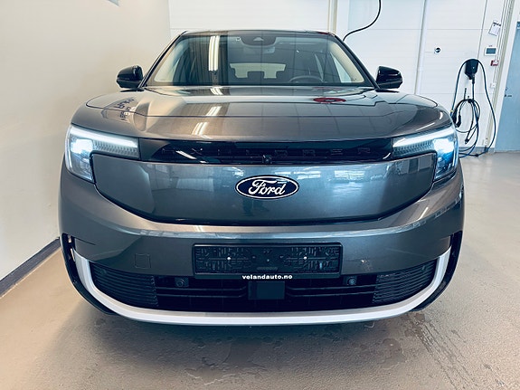 Ford Explorer 2 of 5