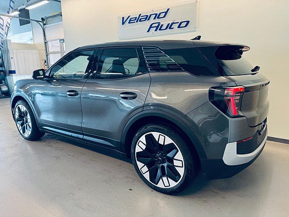 Ford Explorer 4 of 5