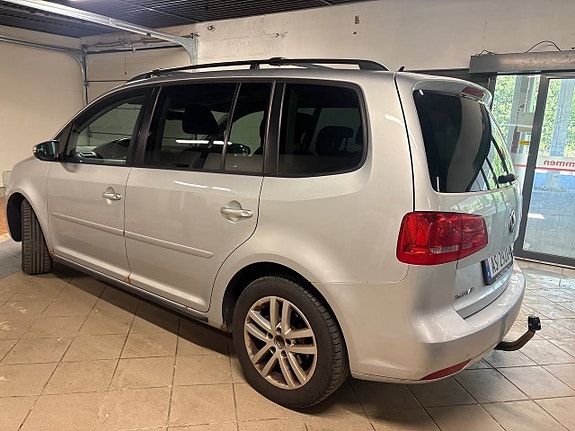 Volkswagen Touran 4 of 5