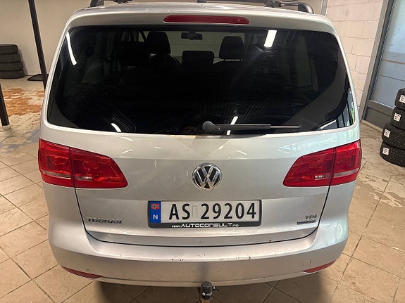 Volkswagen Touran 5 of 5