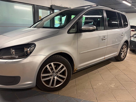 Volkswagen Touran 2 of 5
