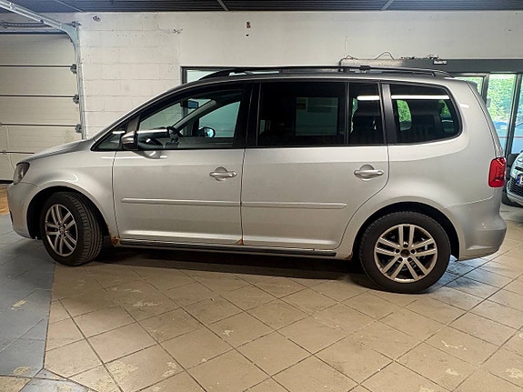 Volkswagen Touran 3 of 5