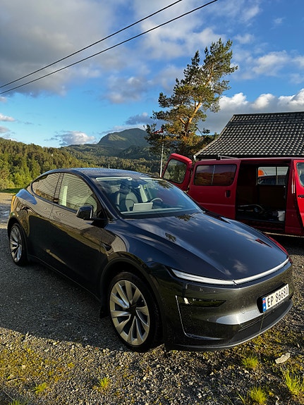 Tesla Model Y 2 of 5