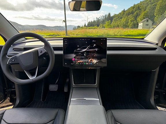 Tesla Model Y 5 of 5