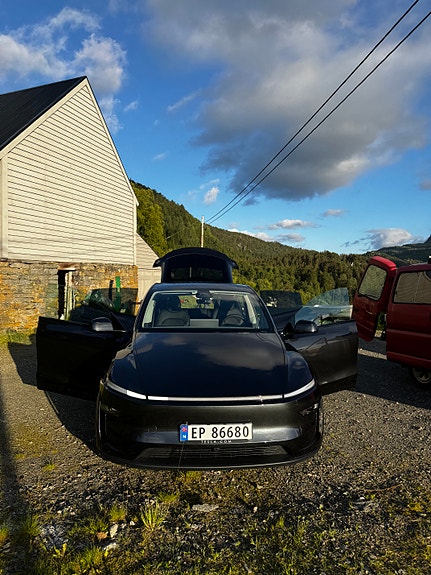 Tesla Model Y 3 of 5