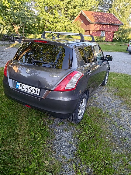 Suzuki Swift 3 of 5