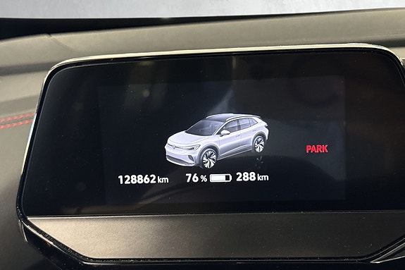 Innbydende cockpit med all nødvendig informasjon lett tilgjengelig.