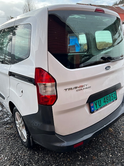 Ford Transit Courier 5 of 5