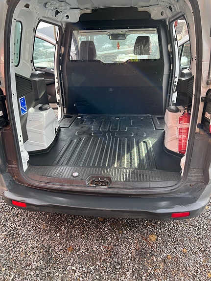Ford Transit Courier 4 of 5