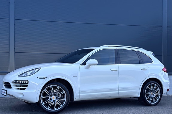 Porsche Cayenne 2 of 5