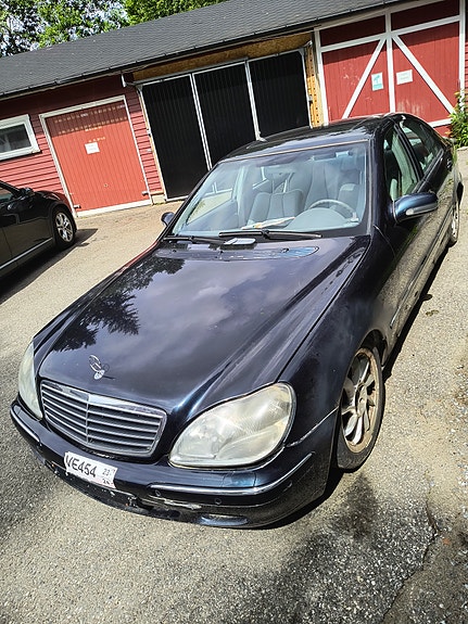 Mercedes-Benz S320 2 of 5