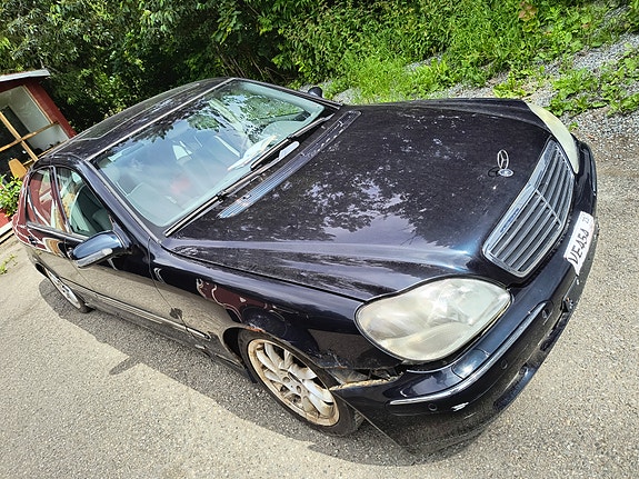 Mercedes-Benz S320 4 of 5