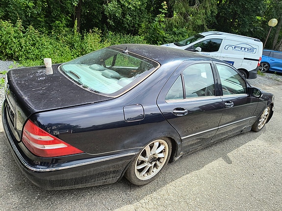 Mercedes-Benz S320 3 of 5