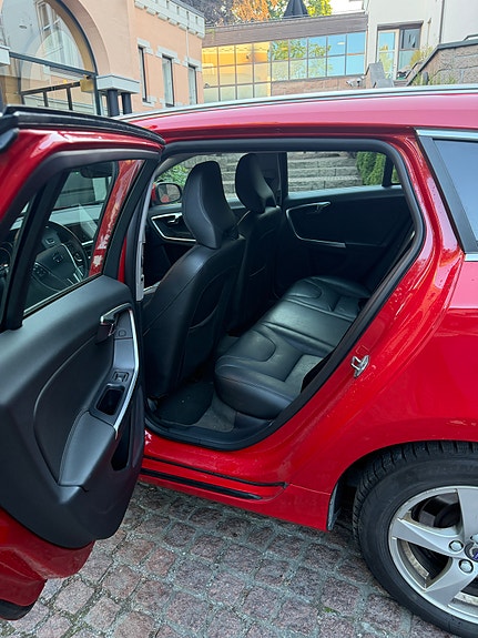 Volvo V60 3 of 5