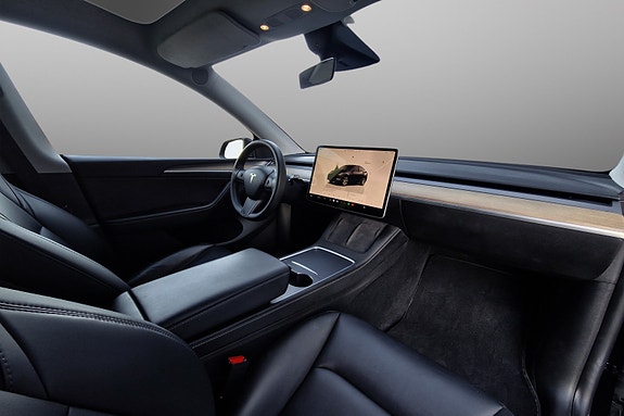 Tesla Model Y 5 of 5