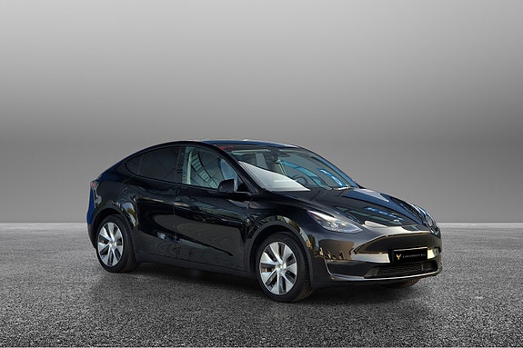 Tesla Model Y 2 of 5