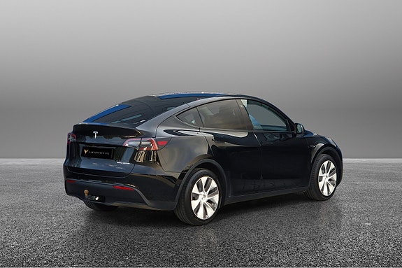 Tesla Model Y 4 of 5