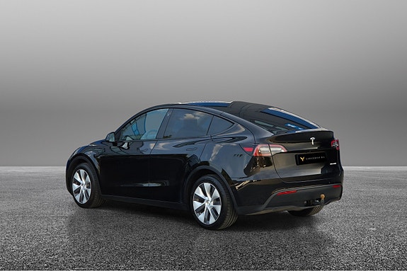 Tesla Model Y 3 of 5