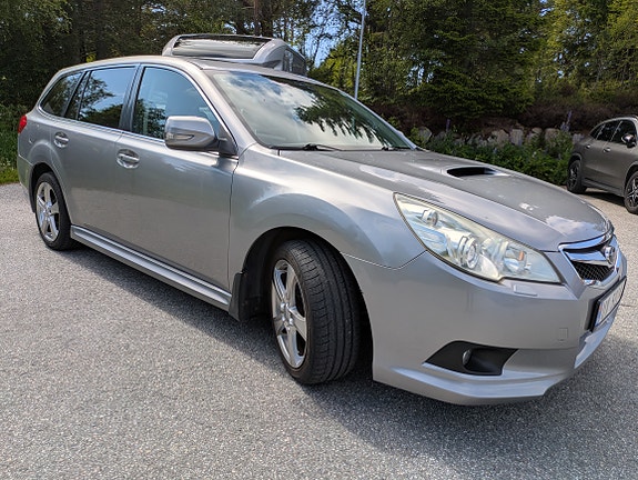 Subaru Legacy 3 of 5