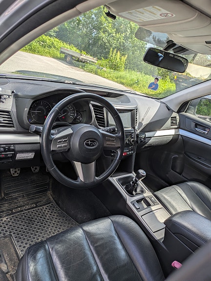 Subaru Legacy 2 of 5
