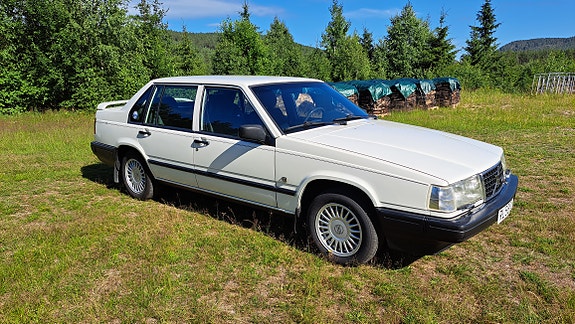 Volvo 940 2 of 5