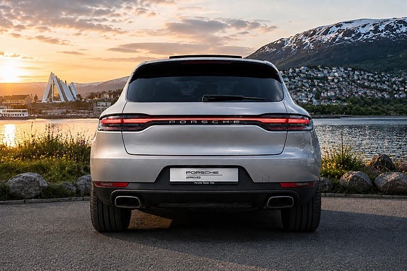 Porsche Macan 3 of 5