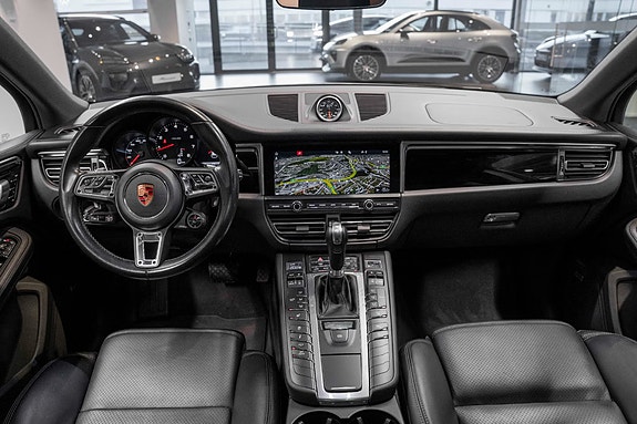 Porsche Macan 5 of 5