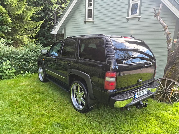 Chevrolet Tahoe 3 of 5