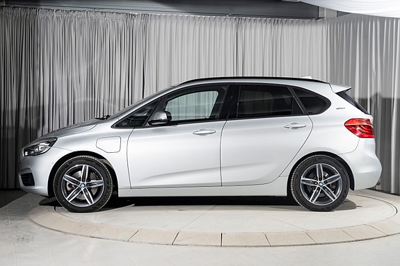 BMW 225xe 9 of 30