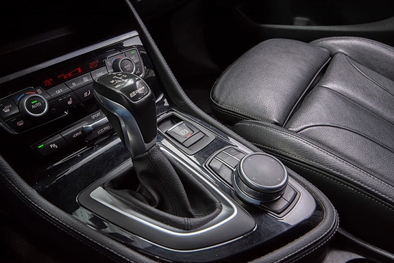 BMW 225xe 22 of 30