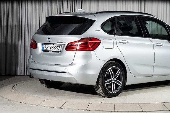BMW 225xe 12 of 30