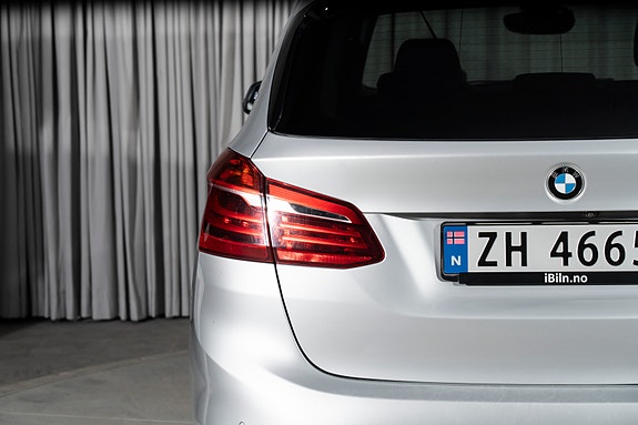BMW 225xe 2 of 30