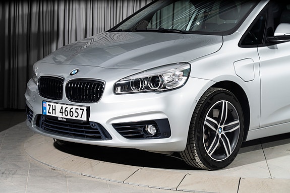 BMW 225xe 6 of 30