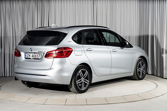 BMW 225xe 11 of 30