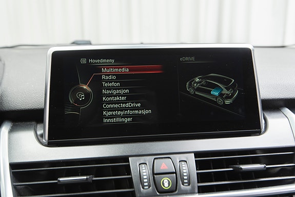 BMW 225xe 27 of 30