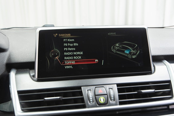 BMW 225xe 23 of 30