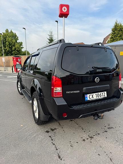 Nissan Pathfinder 5 of 5