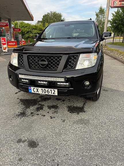 Nissan Pathfinder 3 of 5