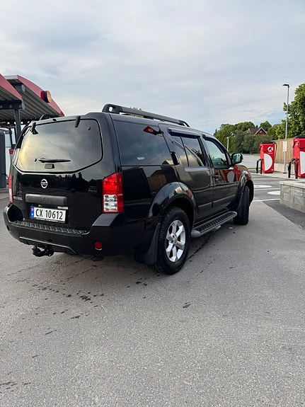 Nissan Pathfinder 4 of 5