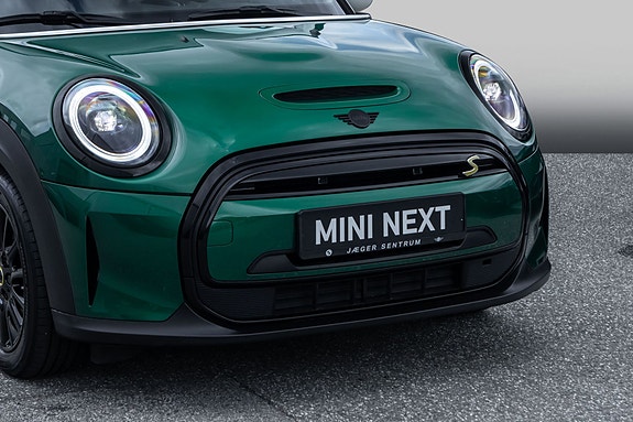 MINI Cooper SE 2 of 5