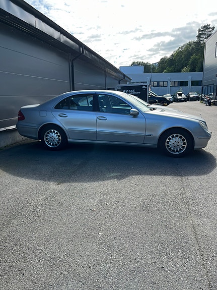 Mercedes-Benz E240 2003 photo 3