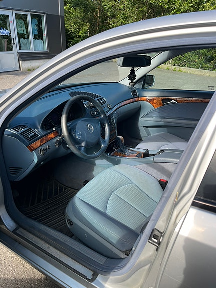 Mercedes-Benz E240 2003 photo 4