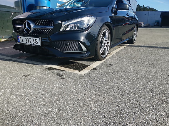 Mercedes-Benz CLA180 3 of 5