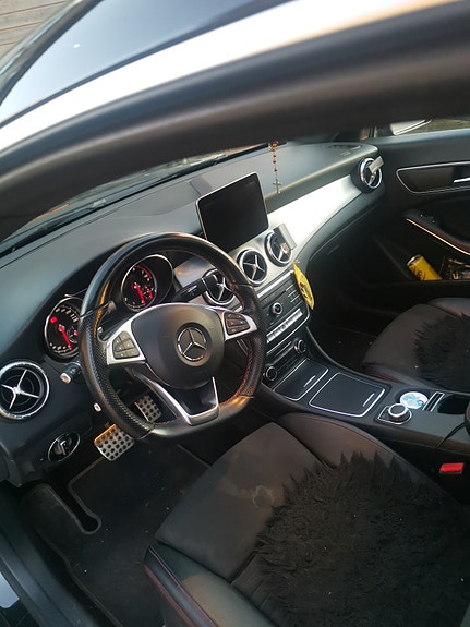 Mercedes-Benz CLA180 9 of 11