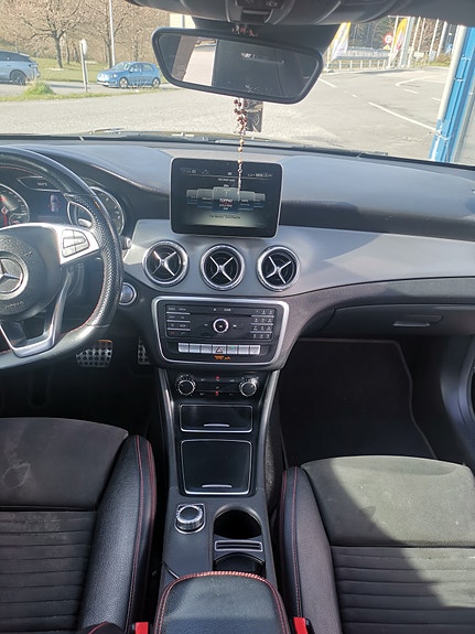 Mercedes-Benz CLA180 5 of 5