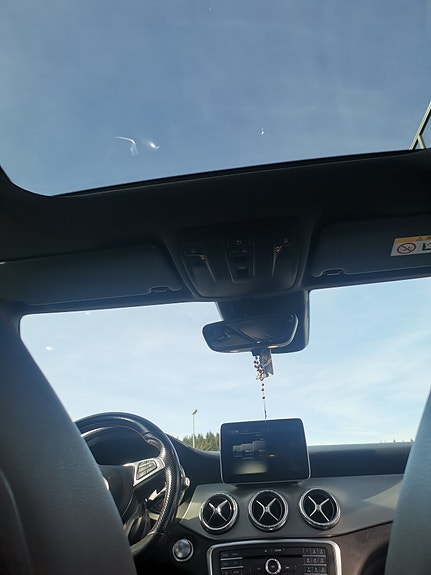 Mercedes-Benz CLA180 4 of 5