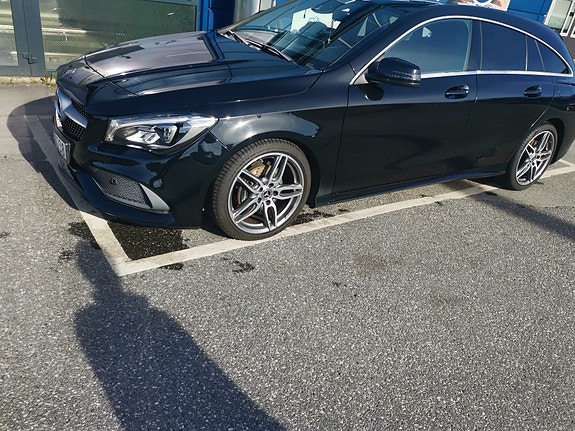 Mercedes-Benz CLA180 2 of 5